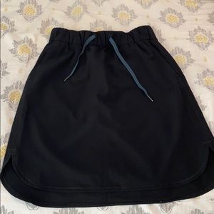 Lululemon On The Fly Skirt BLK Size 4
